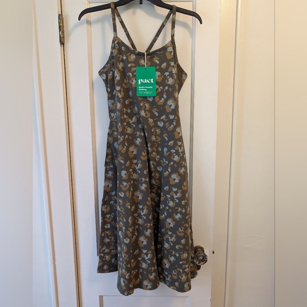 PACT New, never worn Fit & Flare Midi Dress, Size Large, Green Floral, pockets!